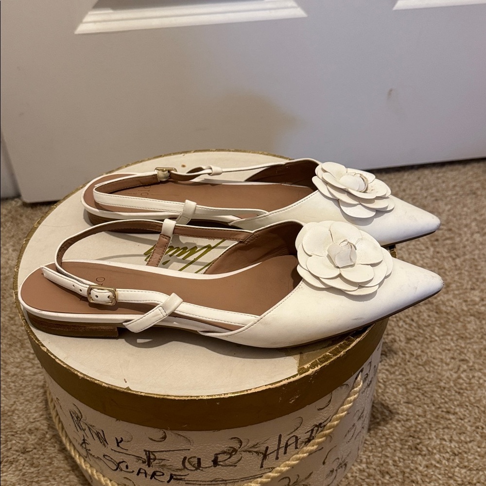 Paolo White Floral Pointed Flats - Picture 4 of 6